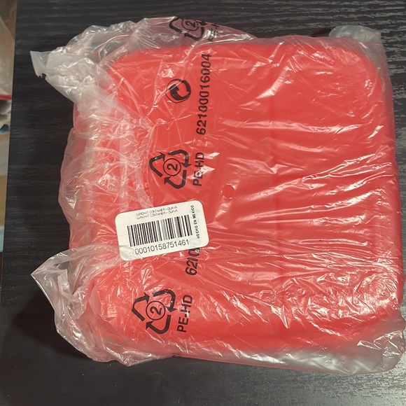 Divided container with leak proof seal - Picture 8 of 10